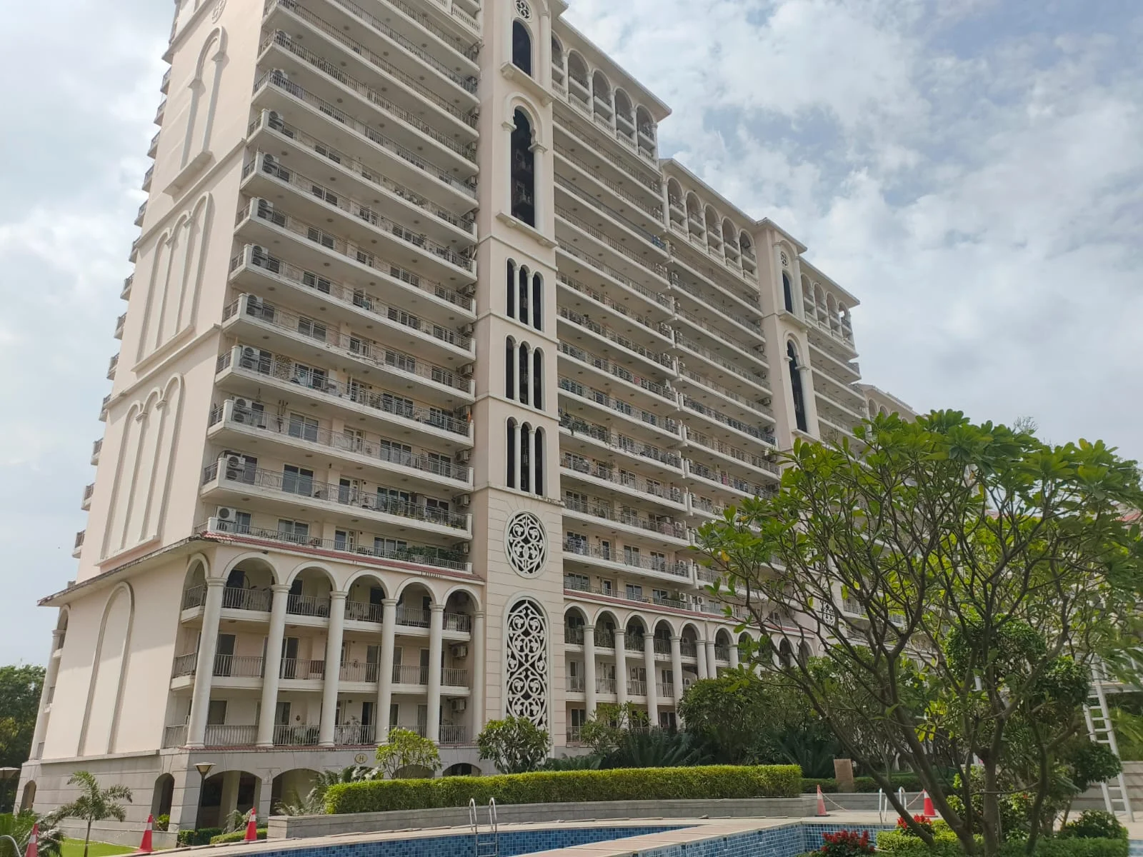 Luxury Apartments in Gurgaon Under ₹5 Crore